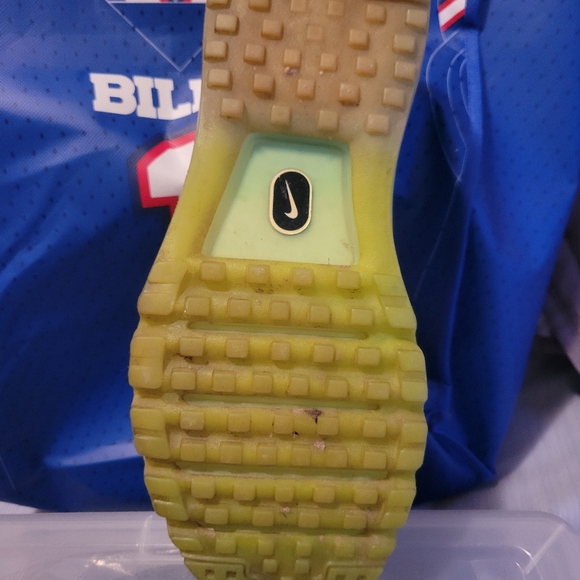 Women's Nike Sneakers - Picture 6 of 7